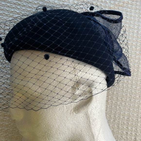 Doeskin 100% wool vintage navy blue hat made by Bollman Hat Co., veil & mesh bow - Picture 11 of 12